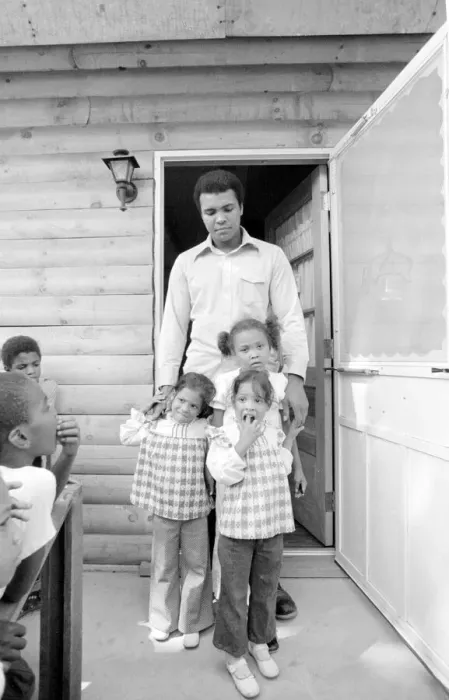 Framed Print : Muhammad Ali (Cassius Clay) training at his Pennsylvanian mountain retreat for his fight Framed Print : Muhammad Ali (Cassius Clay) training at his Pennsylvanian mountain retreat for his fight