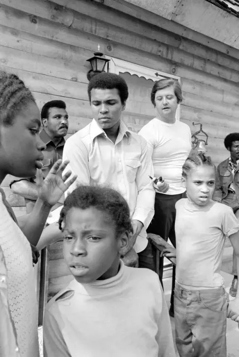 Framed Print : Muhammad Ali (Cassius Clay) training at his Pennsylvanian mountain retreat for his fight Framed Print : Muhammad Ali (Cassius Clay) training at his Pennsylvanian mountain retreat for his fight