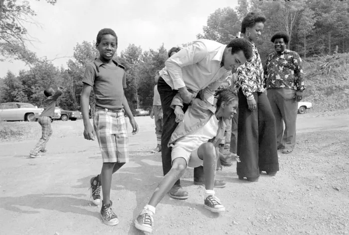 Framed Print : Muhammad Ali (Cassius Clay) training at his Pennsylvanian mountain retreat for his fight Framed Print : Muhammad Ali (Cassius Clay) training at his Pennsylvanian mountain retreat for his fight
