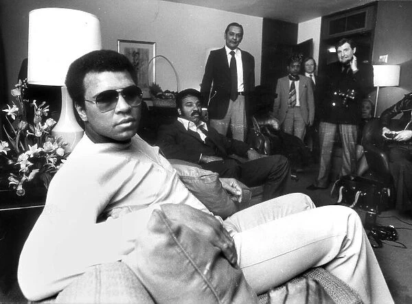 Muhammad Ali with part of his entourage at the Skyline hotel - 07  /  02  /  1978