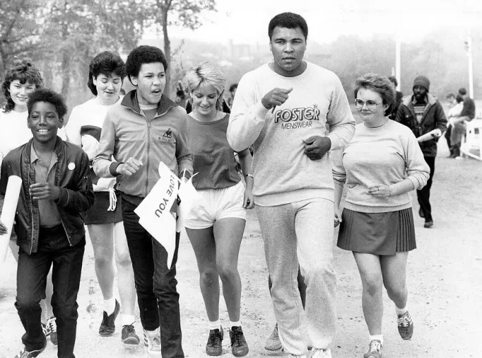 Framed Print : Muhammad Ali goes for a run around Edgbaston Reservoir with students from Edgbaston Framed Print : Muhammad Ali goes for a run around Edgbaston Reservoir with students from Edgbaston
