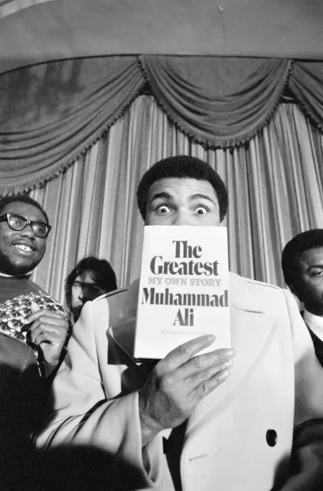 Framed Print : Muhammad Ali holding a press conference to publicise his book Framed Print : Muhammad Ali holding a press conference to publicise his book