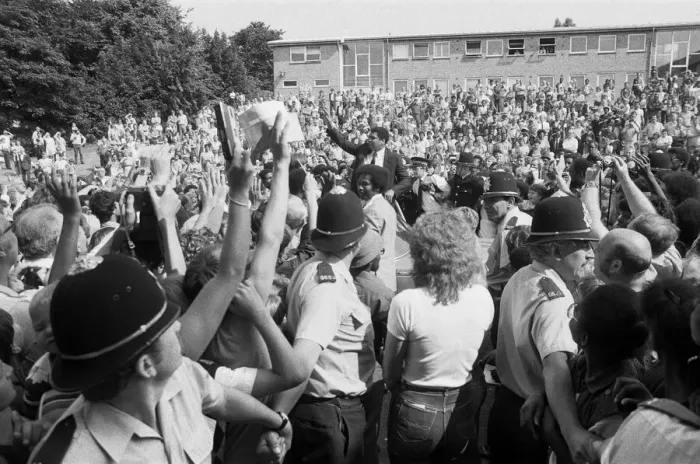 Framed Print : Muhammad Ali mobbed by fans in Dudley, Birmingham. 11th August 1983 Framed Print : Muhammad Ali mobbed by fans in Dudley, Birmingham. 11th August 1983