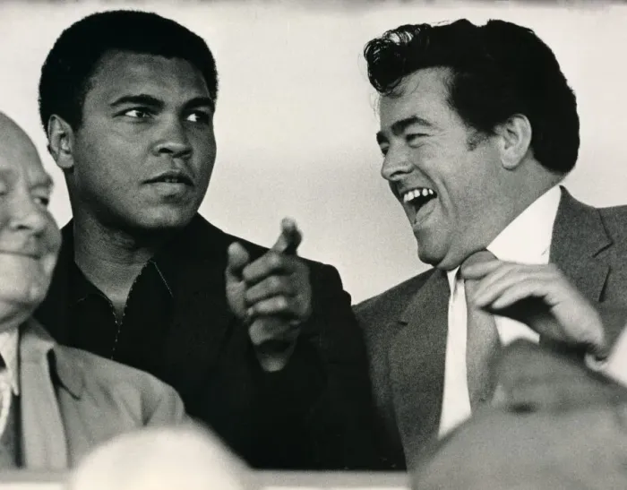 Framed Print : Muhammad Ali at Nuneaton. The boxing legend brought his own kind of magic to thrill