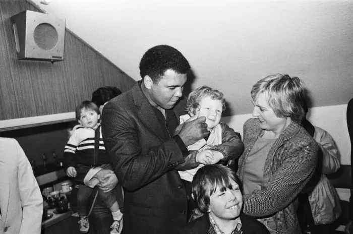 Framed Print : Muhammad Ali at Nuneaton. The boxing legend brought his own kind of magic to thrill Framed Print : Muhammad Ali at Nuneaton. The boxing legend brought his own kind of magic to thrill