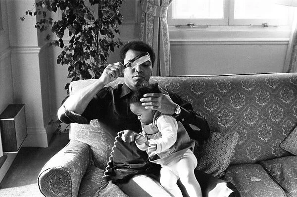 Muhammad Ali plays doting father in a London Hotel to daughters Laya