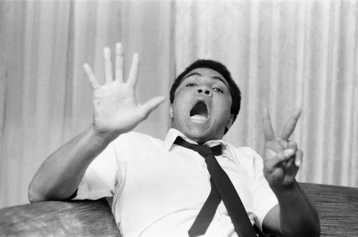 Framed Print : Muhammad Ali predicts what round he will finish Joe Bugner in their upcoming fight Framed Print : Muhammad Ali predicts what round he will finish Joe Bugner in their upcoming fight
