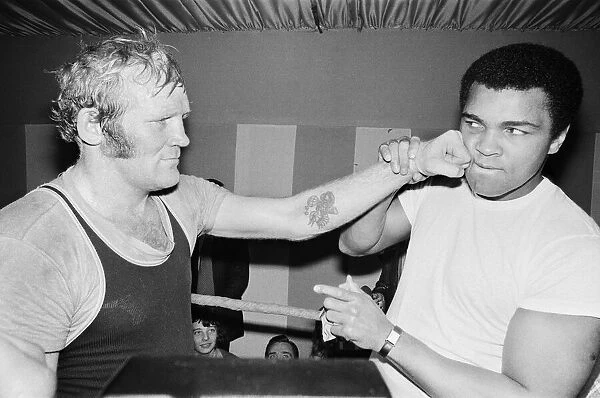 Muhammad Ali (right) with future opponent British Heavyweight Champion Richard Dunn at