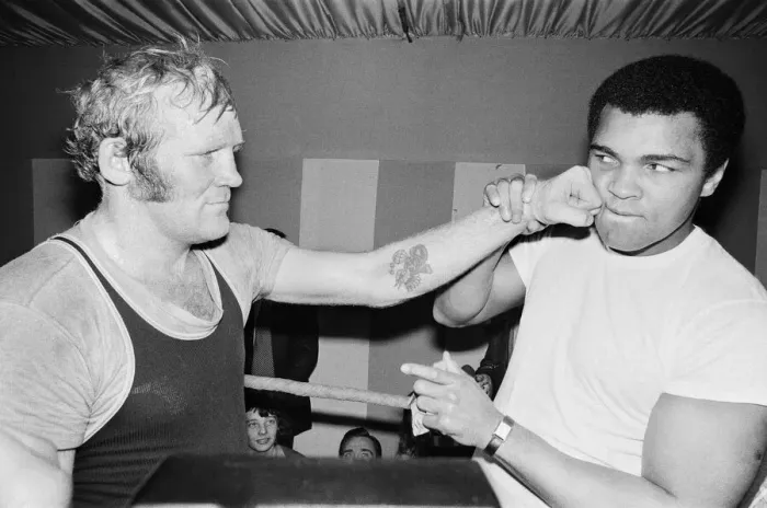 Framed Print : Muhammad Ali (right) with future opponent British Heavyweight Champion Richard Dunn Framed Print : Muhammad Ali (right) with future opponent British Heavyweight Champion Richard Dunn