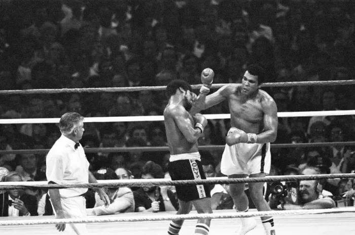 Framed Print : Muhammad Ali in his second match with Leon Spinks, at the Louisiana Superdome