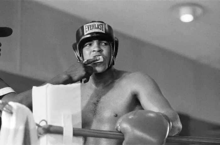 Framed Print : Muhammad Ali training at the Concord Hotel in Catskill Mountains Framed Print : Muhammad Ali training at the Concord Hotel in Catskill Mountains