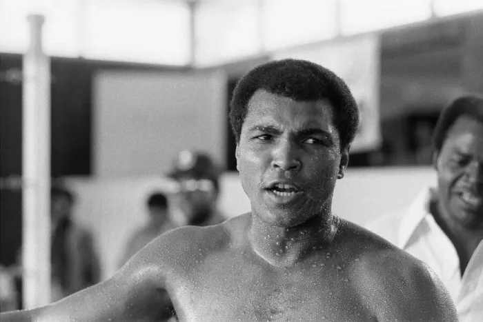 Framed Print : Muhammad Ali training at the Concord Hotel in Catskill Mountains