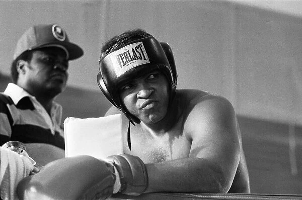Muhammad Ali training with conner man Drew Bundini (left