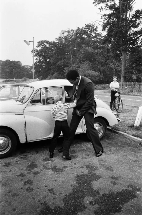 Framed Print : Muhammad Ali visiting Heckfield, Hampshire. Pictured, outside the New Inn pub Framed Print : Muhammad Ali visiting Heckfield, Hampshire. Pictured, outside the New Inn pub