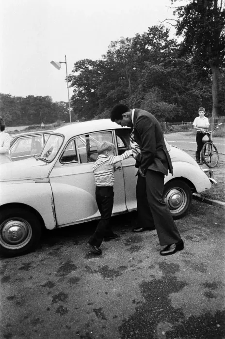 Framed Print : Muhammad Ali visiting Heckfield, Hampshire. Pictured, outside the New Inn pub Framed Print : Muhammad Ali visiting Heckfield, Hampshire. Pictured, outside the New Inn pub