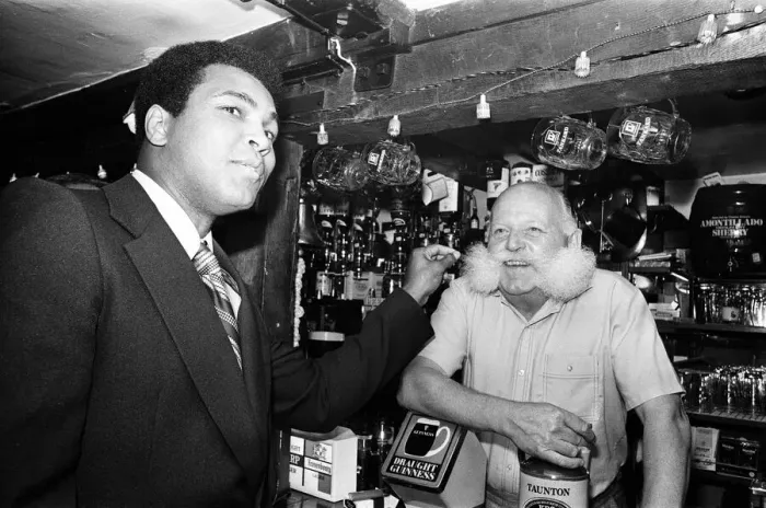 Framed Print : Muhammad Ali visiting Heckfield, Hampshire. Pictured in the New Inn pub Framed Print : Muhammad Ali visiting Heckfield, Hampshire. Pictured in the New Inn pub