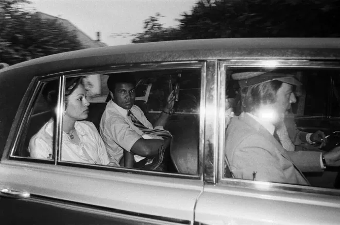 Framed Print : Muhammad Ali visiting Heckfield, Hampshire. August 1977 Framed Print : Muhammad Ali visiting Heckfield, Hampshire. August 1977