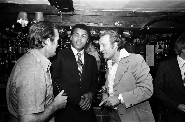 Framed Print : Muhammad Ali visiting Heckfield, Hampshire. Pictured in the New Inn pub Framed Print : Muhammad Ali visiting Heckfield, Hampshire. Pictured in the New Inn pub