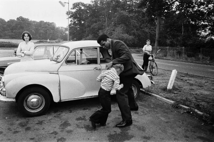 Framed Print : Muhammad Ali visiting Heckfield, Hampshire. Pictured, outside the New Inn pub Framed Print : Muhammad Ali visiting Heckfield, Hampshire. Pictured, outside the New Inn pub