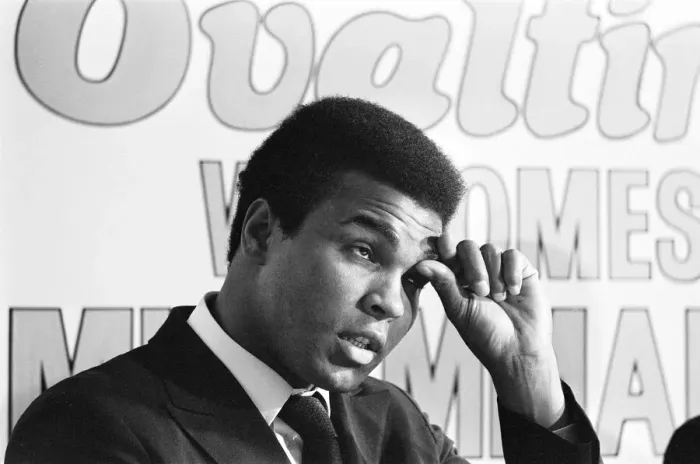 Framed Print : Muhammad Ali visits the co-op and Birmingham New Street railway station during his