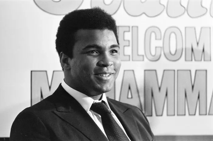 Framed Print : Muhammad Ali visits the co-op and Birmingham New Street railway station during his