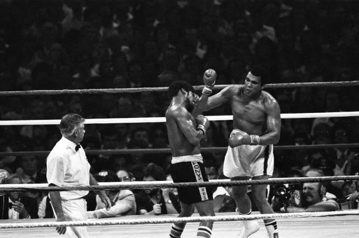 Framed Print : Muhammad Alis second match with Leon Spinks, at the Louisiana Superdome on September