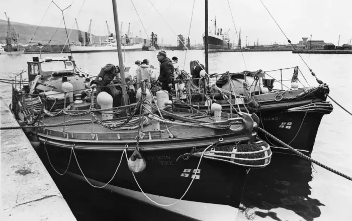 Framed Print : The Mumbles lifeboat William Gammon returned to Swansea yesterday after an £ Framed Print : The Mumbles lifeboat William Gammon returned to Swansea yesterday after an £
