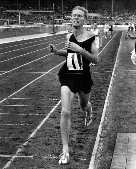Framed Print : Murray Halberg winning by mile February 1962 P012393 Framed Print : Murray Halberg winning by mile February 1962 P012393