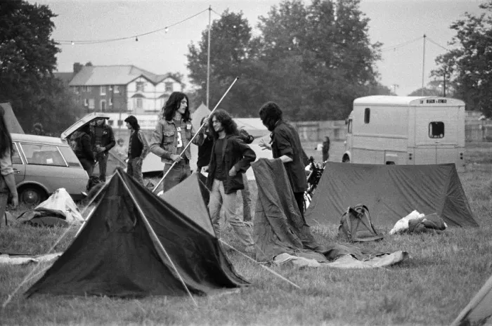 Framed Print : Music fans in town for Reading Music Festival, August 1982 Framed Print : Music fans in town for Reading Music Festival, August 1982