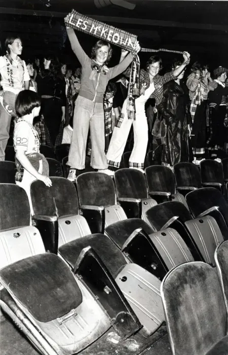 Framed Print : Music - Pop - Bay City Rollers - Loyal fans cheer the band behind some of the broken Framed Print : Music - Pop - Bay City Rollers - Loyal fans cheer the band behind some of the broken