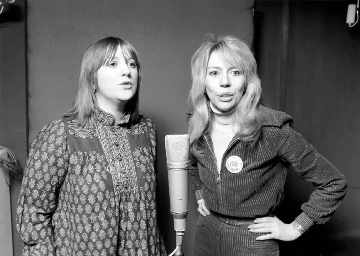 Framed Print : Music  /  Studio: Pop Group: Guys and Dolls: Kay Garner and Claire Torry in a recording