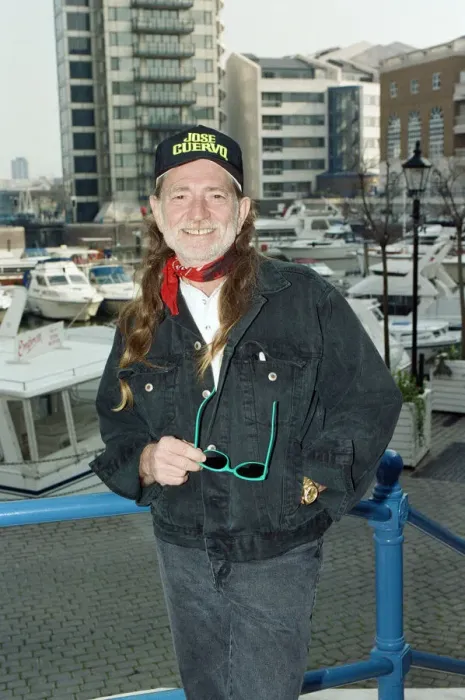 Framed Print : Musician Willie Nelson at Chelsea Harbour, London. 9th April 1992