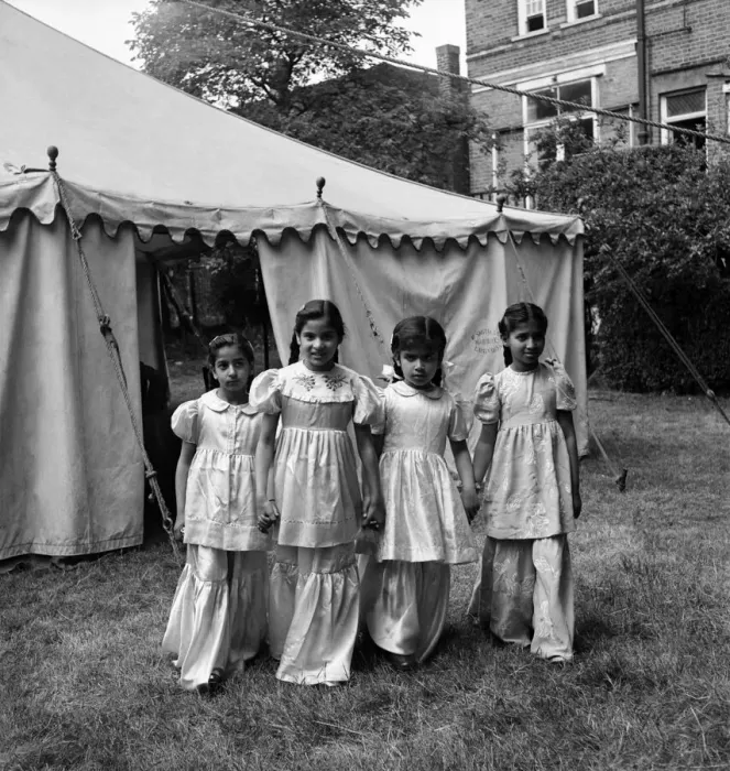 Framed Print : Muslim feast of Eid-ul-Fitr (the breaking of the fast) celebrated by children at a London