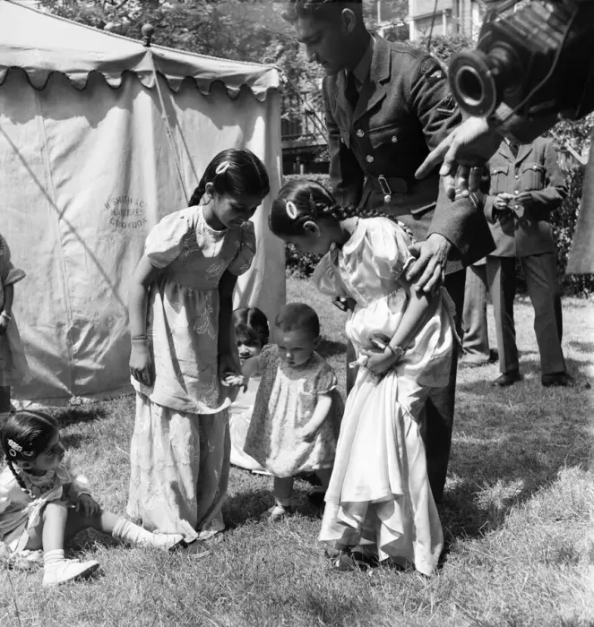 Framed Print : Muslim feast of Eid-ul-Fitr (the breaking of the fast) celebrated by children at a London Framed Print : Muslim feast of Eid-ul-Fitr (the breaking of the fast) celebrated by children at a London
