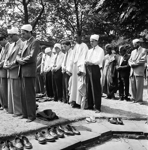 Muslim Religious Service. June 1960 M4300-022
