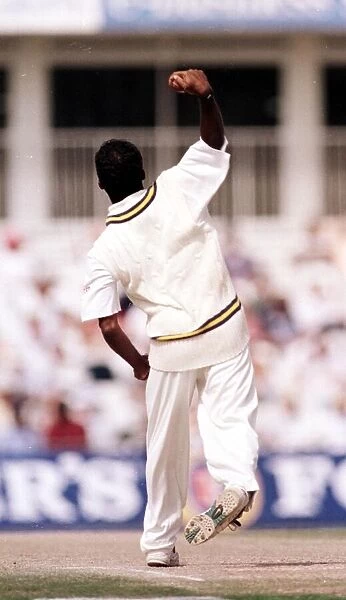 Muttiah Muralitharan Sri Lanka bowling August 1998 against England at the Oval in