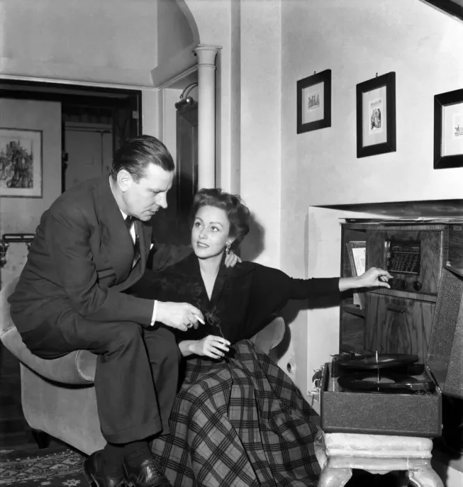 Framed Print : Nadia Gray. December 1952 C6057-008 Framed Print : Nadia Gray. December 1952 C6057-008