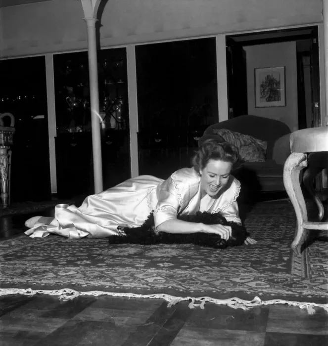 Framed Print : Nadia Gray. December 1952 C6057-009