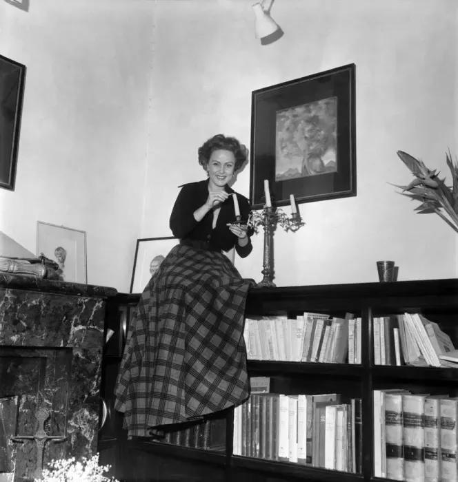 Framed Print : Nadia Gray. December 1952 C6057