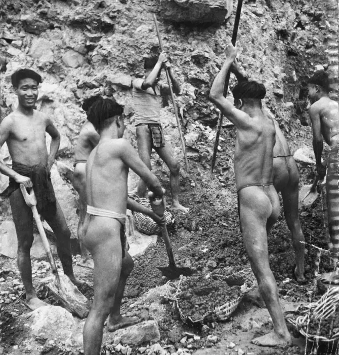 Framed Print : Naga head-hunters constructing Indias defence road on the Assam (North India