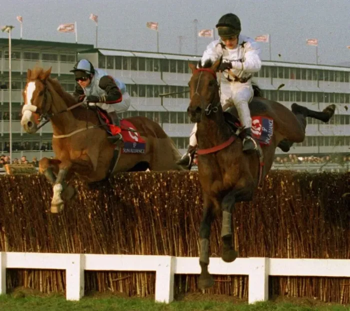Framed Print : Nahthen Lad right Mr Mulligan at the last to win the Sun Alliance Chase at Cheltenham Framed Print : Nahthen Lad right Mr Mulligan at the last to win the Sun Alliance Chase at Cheltenham