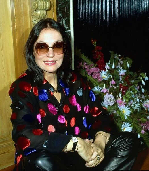 Nana Mouskouri Greek pop singer January 1986
