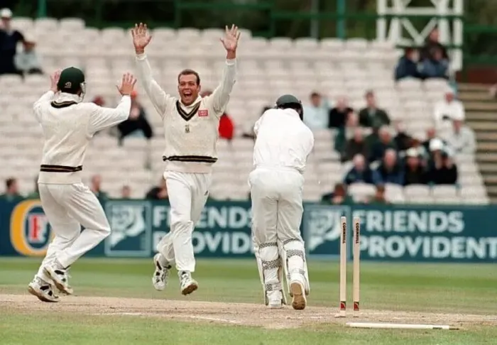 : Nasser Hussain is clean bowled July 1998 by South Africa : Nasser Hussain is clean bowled July 1998 by South Africa