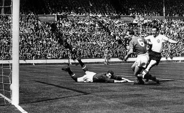 Nat Lofthouse (white shirt) scoring in the 1958 FA Cup Final past United keeper Harry