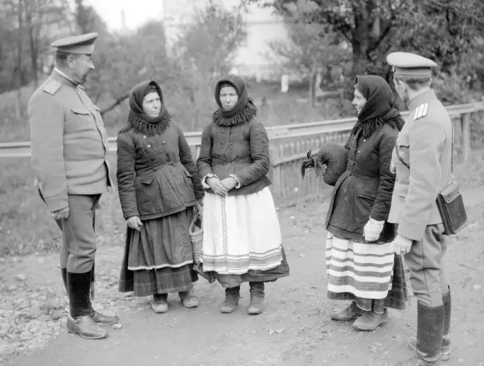 Framed Print : Native women of Haliez in Galacia (modern day Ukraine) talk with soldiers of the Russian Framed Print : Native women of Haliez in Galacia (modern day Ukraine) talk with soldiers of the Russian
