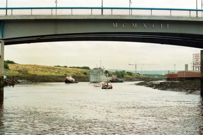 Framed Print : Former Navy Minehunter HMS Kellington being towed underneath the Princess of Wales Bridge