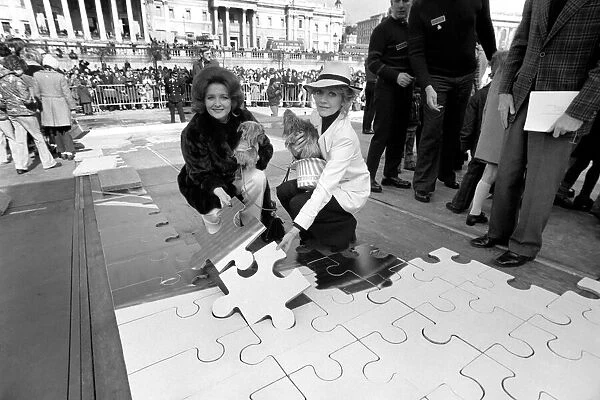 The NCH giant jig saw campaign in Trafalgar Square March 1975 75-1709-003