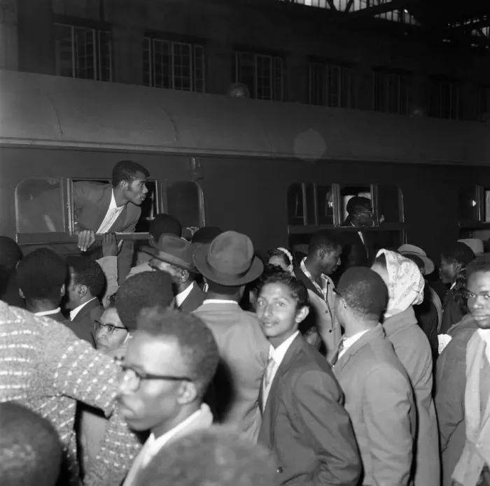 Framed Print : Nearly 1000 West Indian immigrants arrive in three boats trains at Waterloo Station Framed Print : Nearly 1000 West Indian immigrants arrive in three boats trains at Waterloo Station