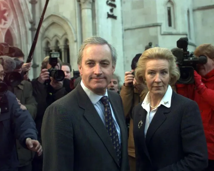 Framed Print : Neil Hamilton and Christine Hamilton Libel Trial November 1999 outside the High Framed Print : Neil Hamilton and Christine Hamilton Libel Trial November 1999 outside the High