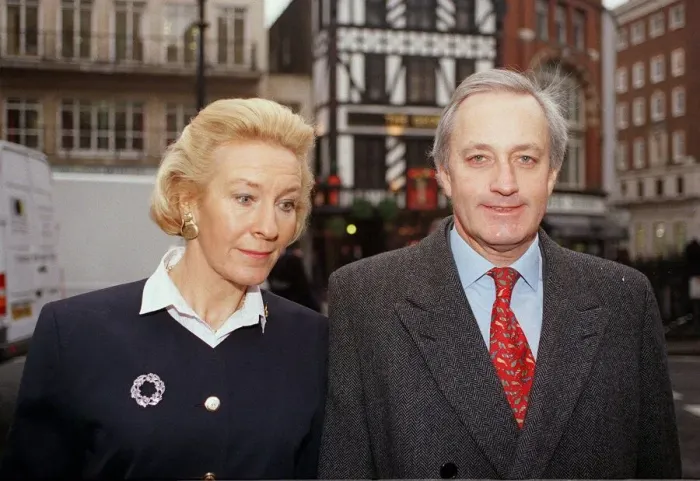 Framed Print : Neil Hamilton Libel case November 1999. The Hamiltons arrive at court for the second Framed Print : Neil Hamilton Libel case November 1999. The Hamiltons arrive at court for the second